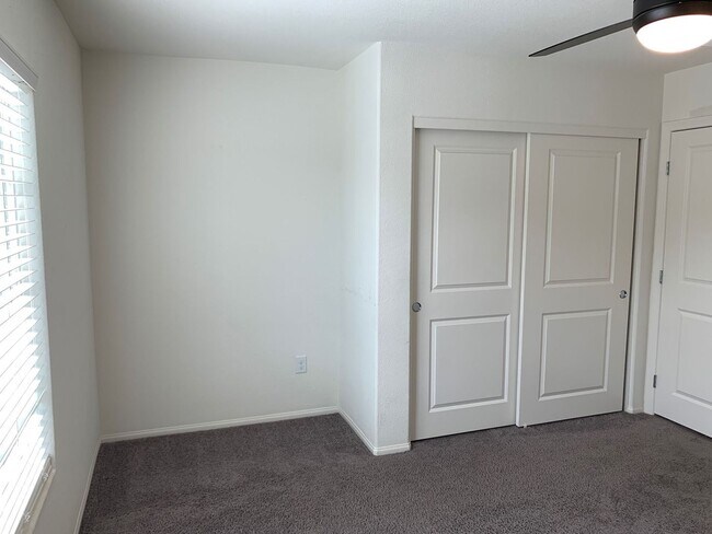 Foto del edificio - 4 bedroom home in Indian Springs