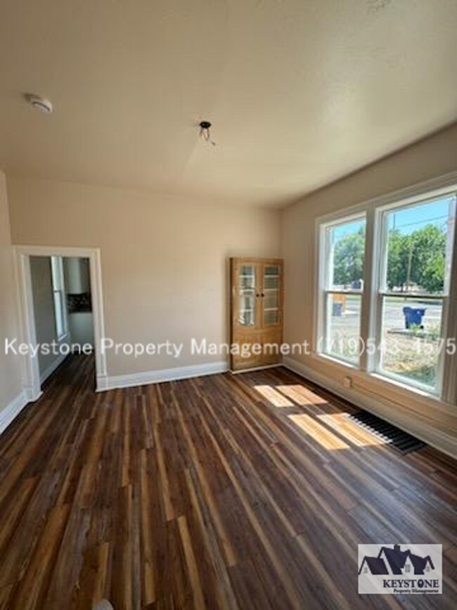 Building Photo - Completely Renovated 3 Bedroom/1 Bathroom/...
