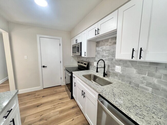 Foto del edificio - Newly Remodeled 2BD, 1.5BA Raleigh Condo in a Prime Location Near NC State University and Downtow...