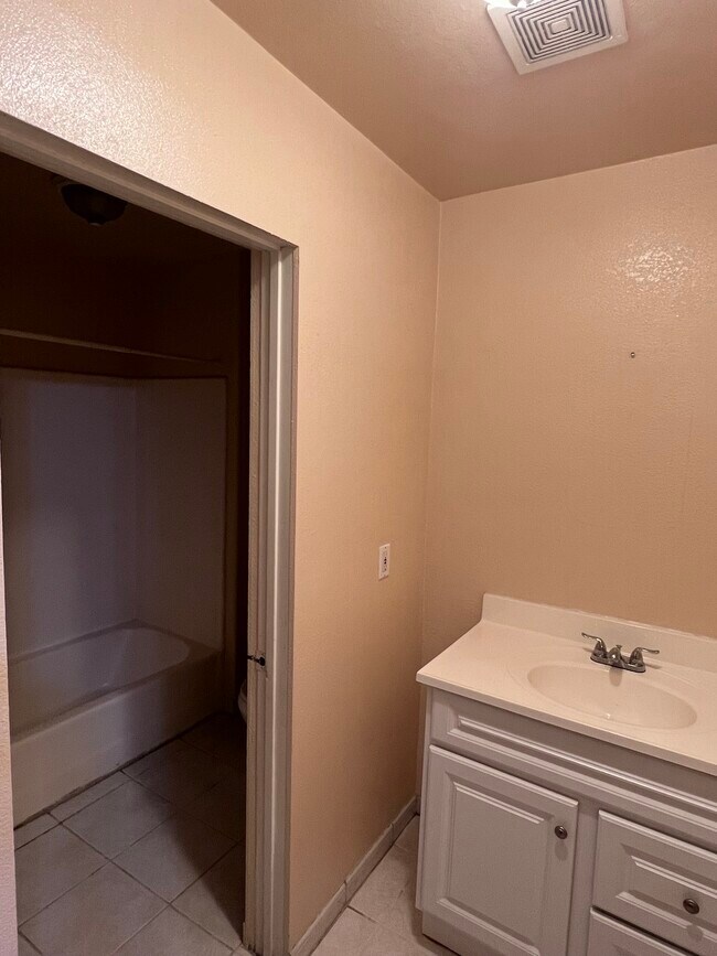 Foto del edificio - 2230 S Hickory St