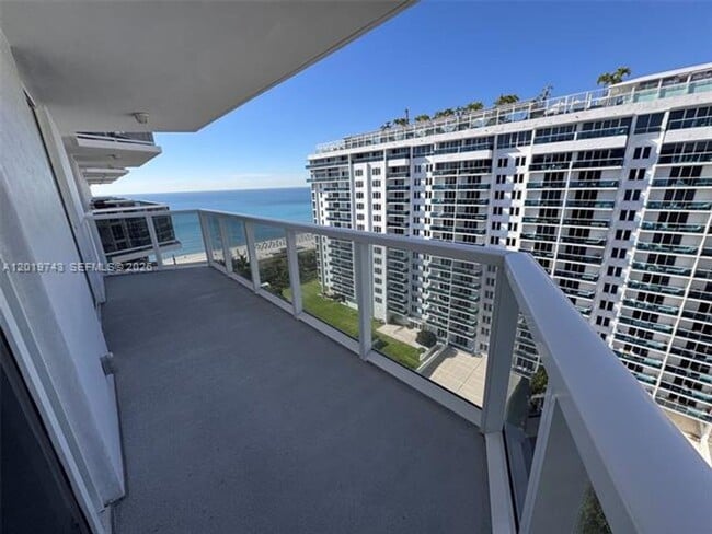 Photo - 2401 Collins Ave cu-1807 Apartment