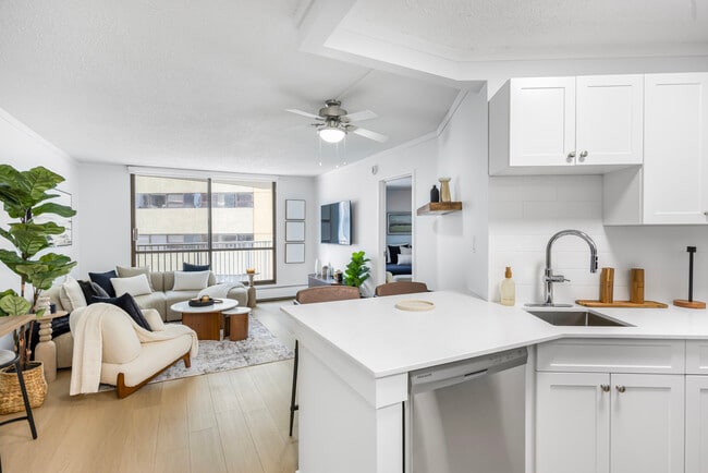Cuisine/Salon - Edmonton House