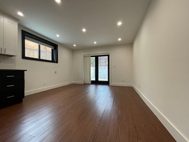 Building Photo - 238 Urbano Dr