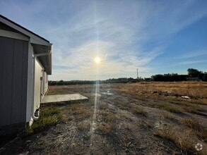 Building Photo - 403 Pear Dr