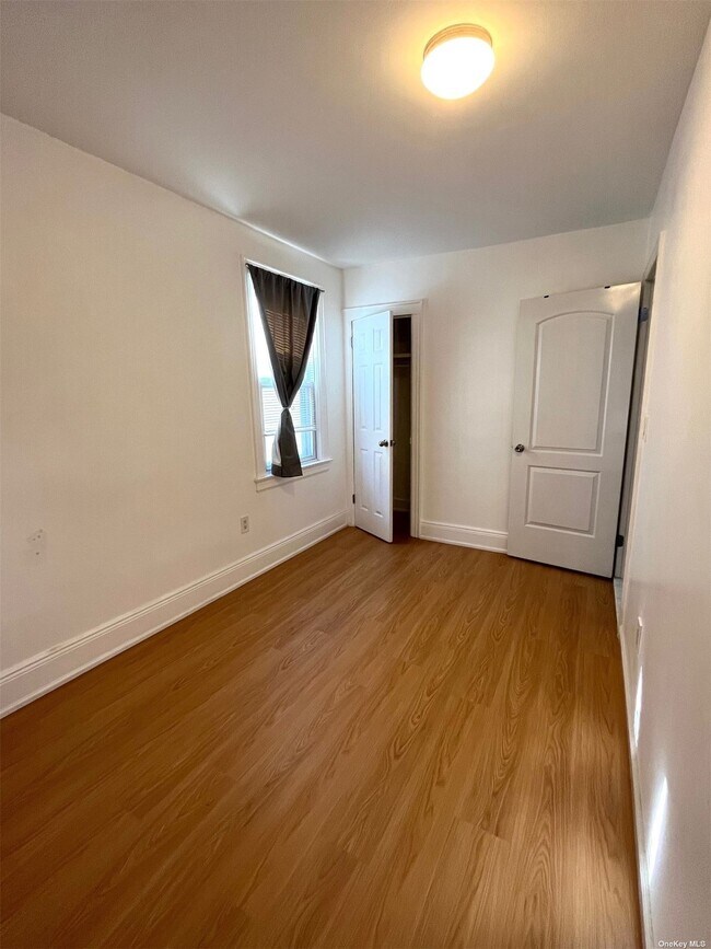 Foto del edificio - 48-34 206th St