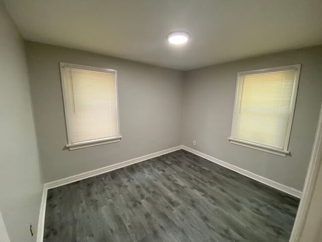 Building Photo - Recently Renovated Two Bedroom Coming Available!