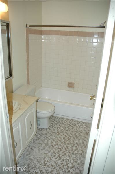 Building Photo - 113 Chaucer Rd