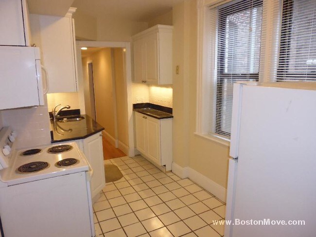 Building Photo - 907 Boylston St