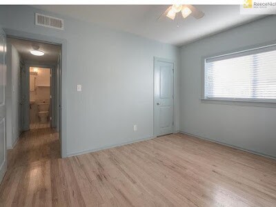 Foto del edificio - Ellington Condos