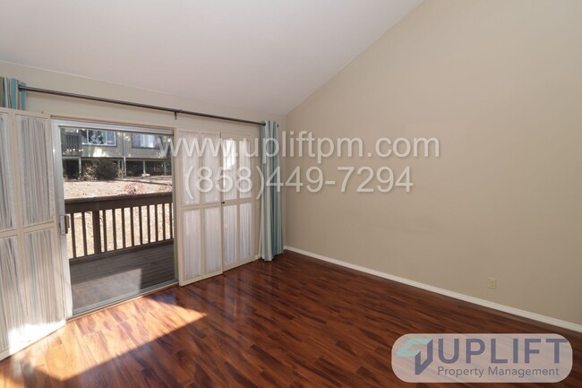 Foto del edificio - 2 BED 2 BATH CONDO WITH ATTACHED 2 CAR GAR...