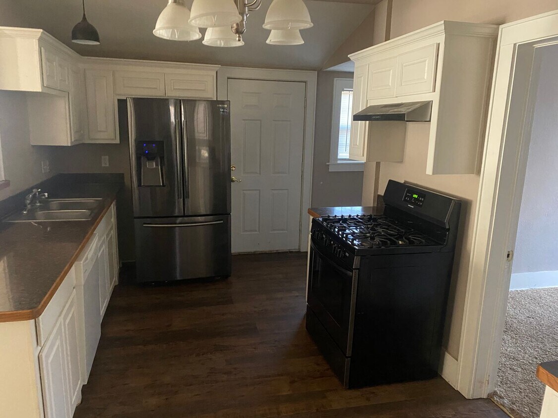 Foto principal - 3 Bedroom and 2 Bath in Durrant