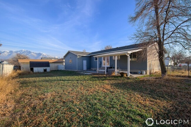 Building Photo - Stunning Single Family Home In Excellent L...