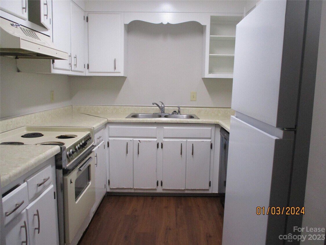 Primary Photo - 2132 S Main St