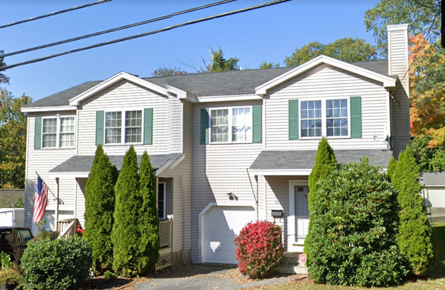 Building Photo - spacious three-bedroom townhouse!