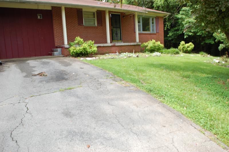302 Crest Dr, Clarksville, TN 37043 House for Rent in Clarksville, TN