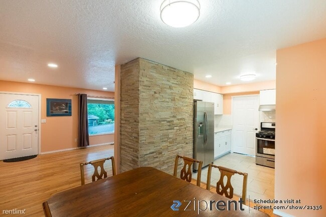 Foto del edificio - 5 br, 3 bath House - 16940 Tracy Ave, Lake...