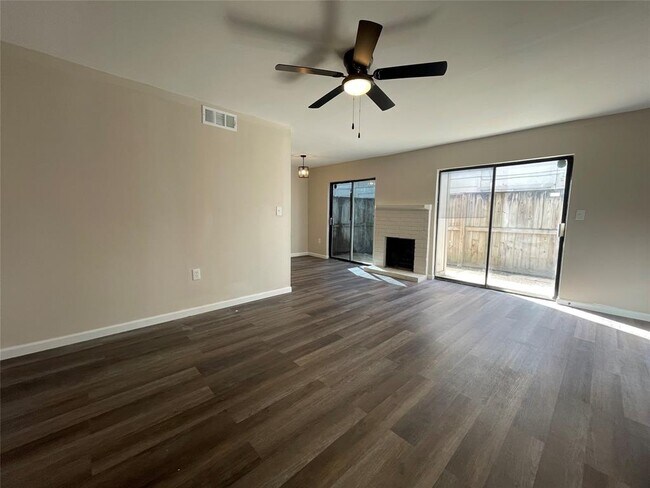 Foto del edificio - 5636 Birchmont Dr