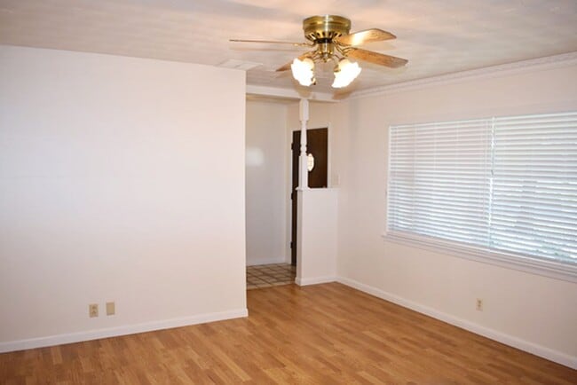 Foto del edificio - 612 Hillview Dr