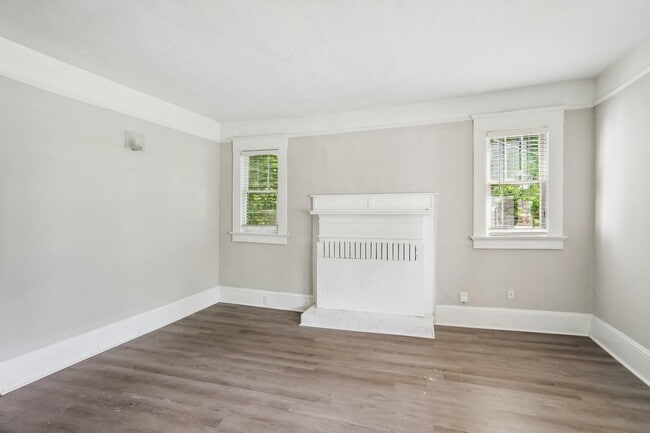 Building Photo - 2728 Tallulah Dr NE