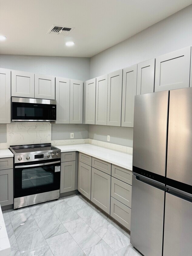 Foto principal - 9039 N 53rd Ave