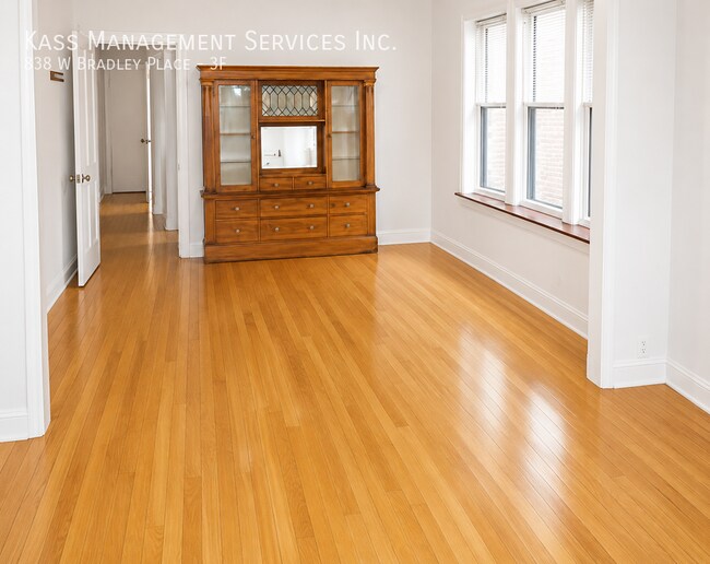 Foto del edificio - 838 W Bradley Pl
