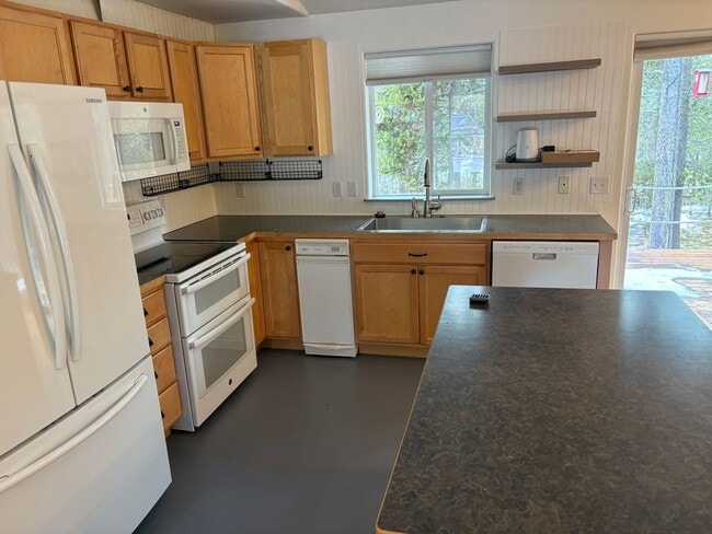 Building Photo - 55803 Snow Goose Rd