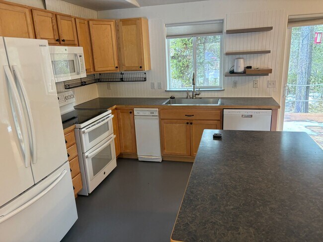 Foto del edificio - 55803 Snow Goose Rd