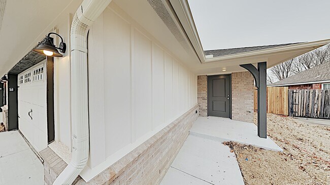 Foto del edificio - Beautiful 3 Bedroom 2 Bathroom Duplex Next...