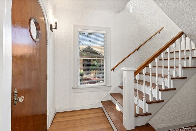Building Photo - 331 W Elsmere Pl