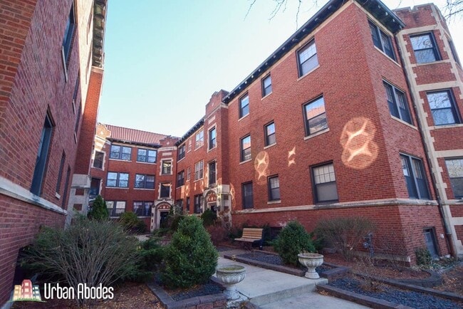 Building Photo - 1312 Oak Ave