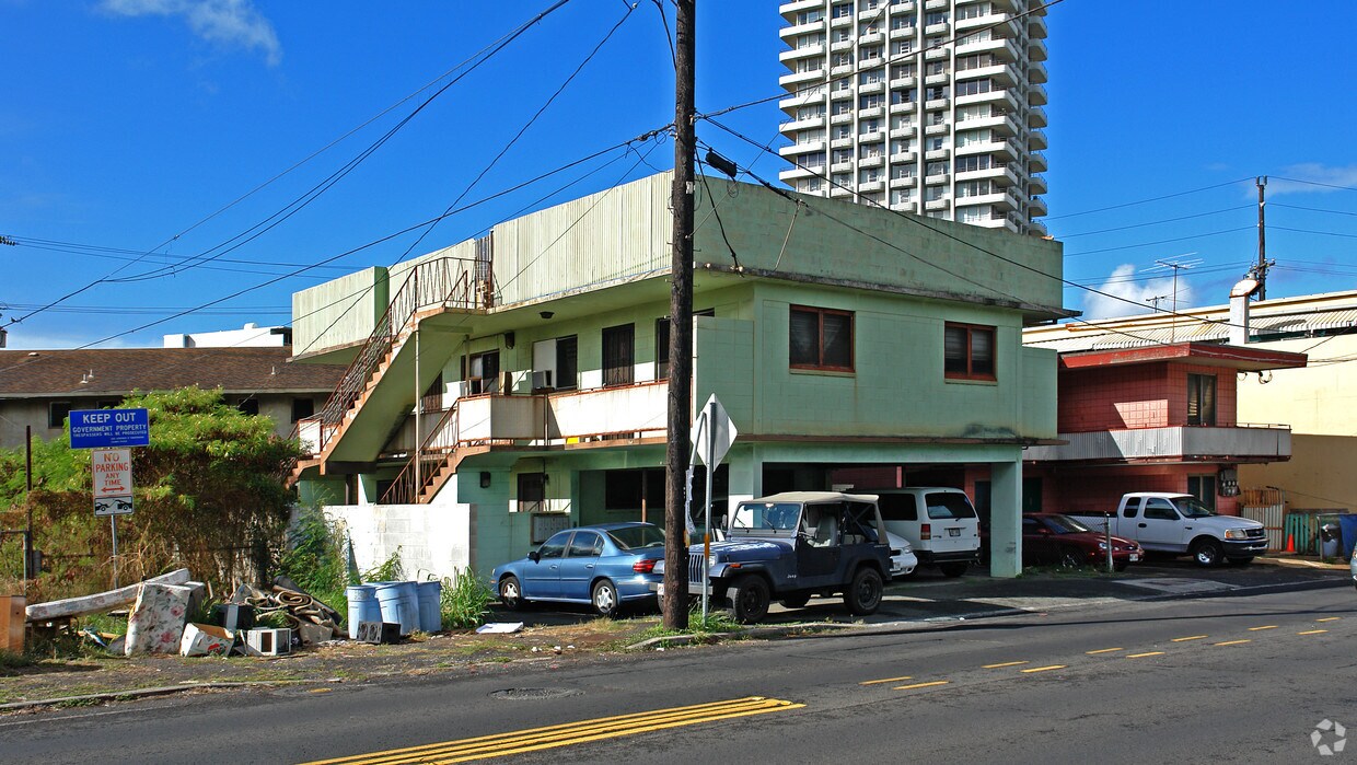 Primary Photo - 2725 Waialae Ave