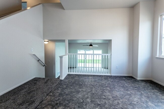 Building Photo - 4 Bed, 2.5 Bath Single Family Home in Nort...