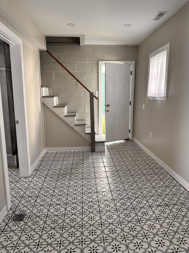 Entry Area - 1111 Garfield St