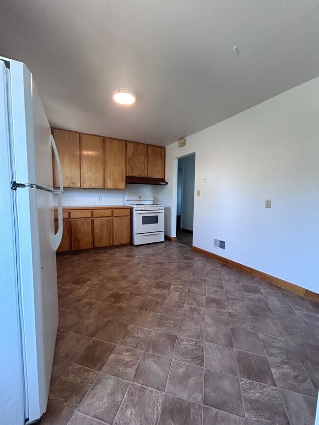 Foto del edificio - 3-Bedroom Apartment in Cheney