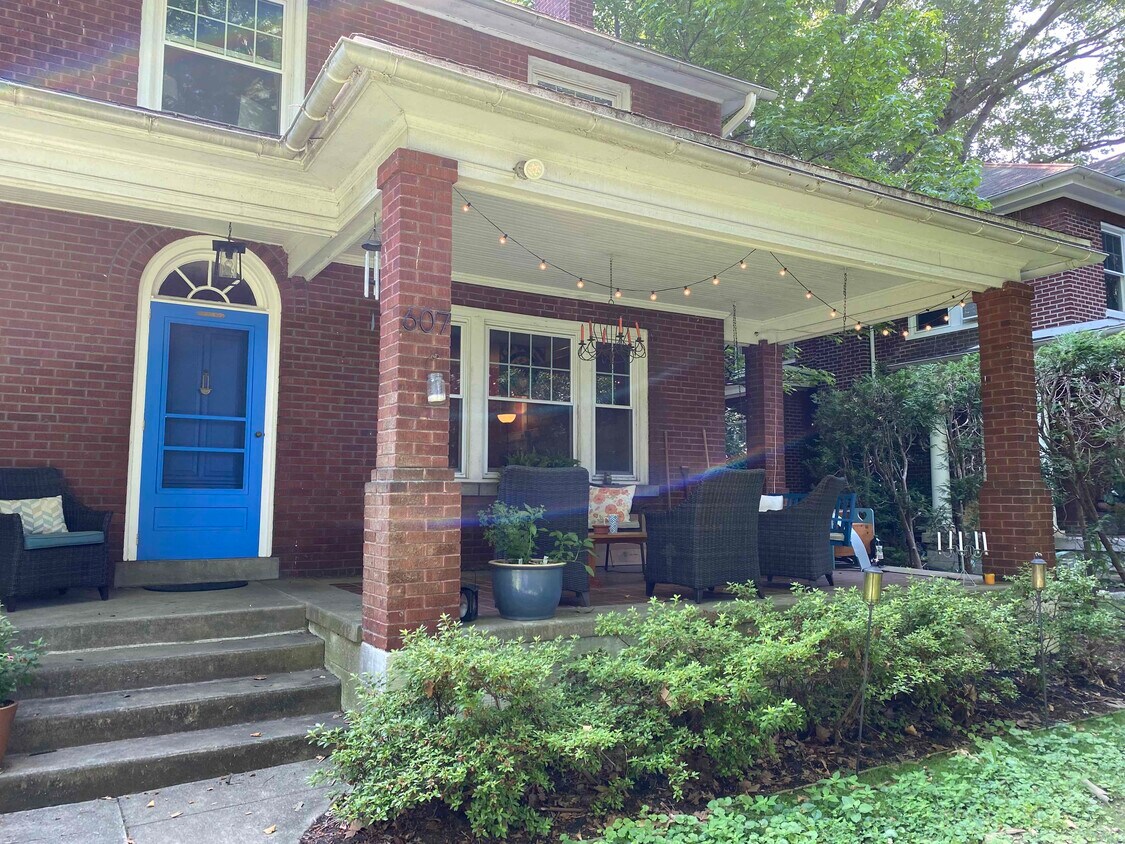 Entrance - 607 State St