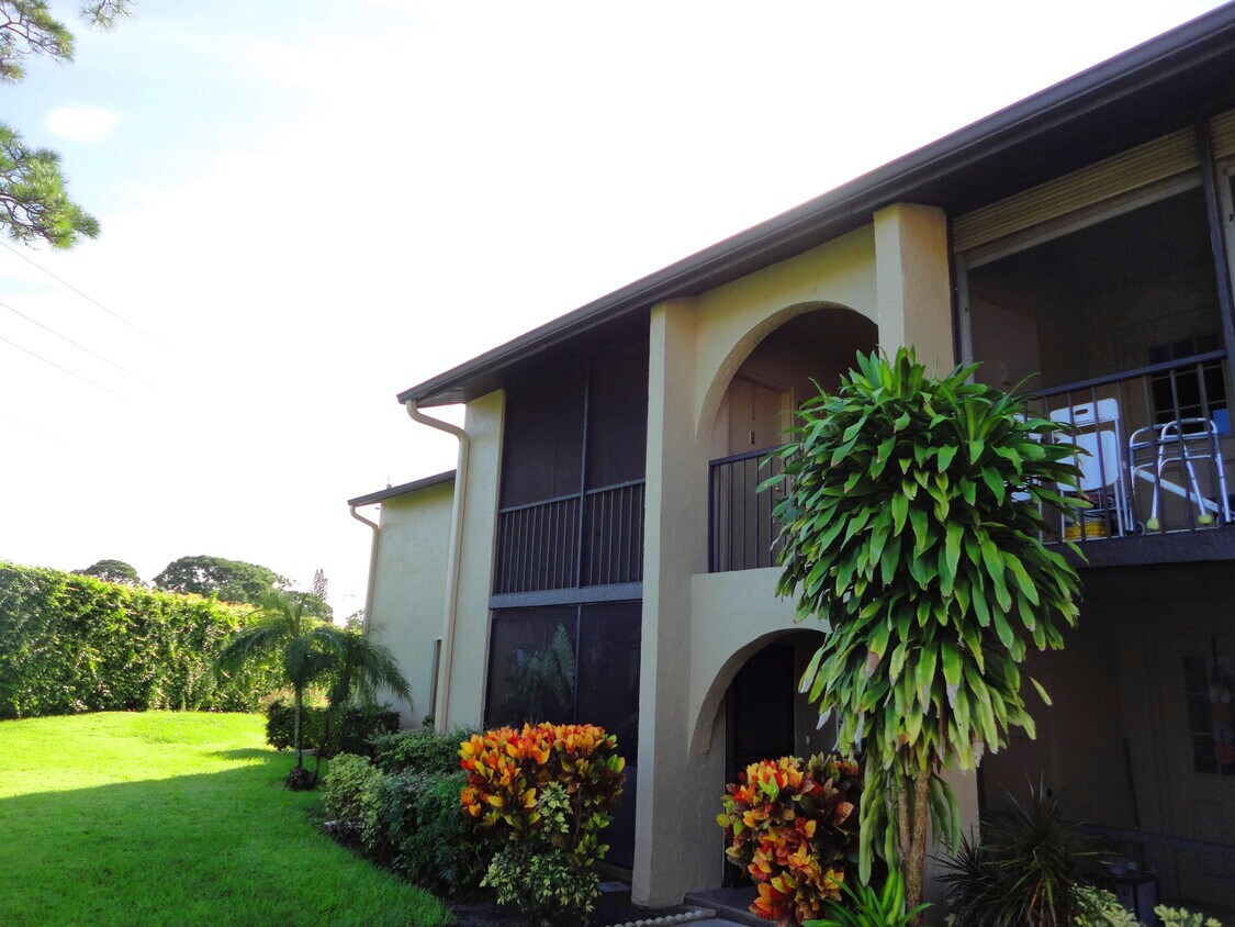 527 Shady Pine Way Unit C2  