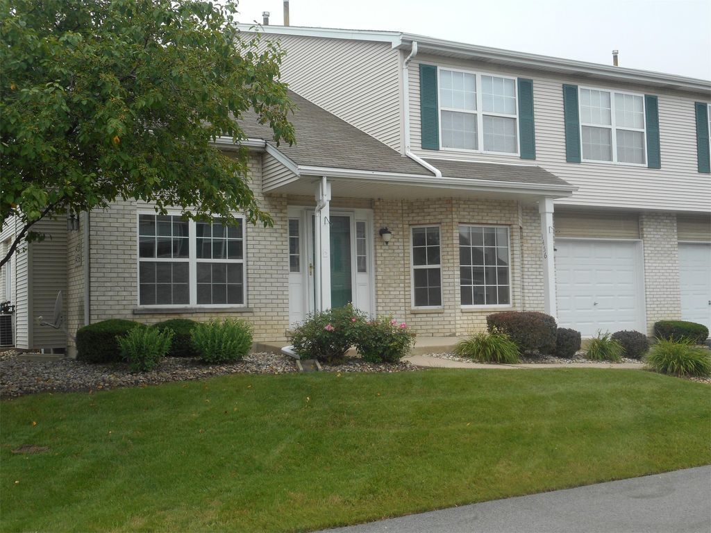 1456 Berta Dr, Crest Hill, IL 60403 Condo for Rent in Crest Hill, IL