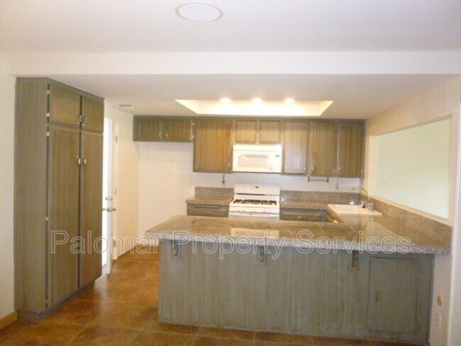Foto del edificio - 722 Danica Pl