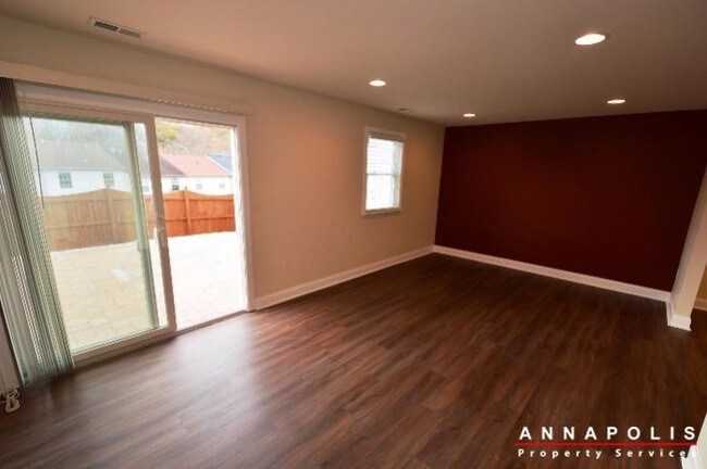 Building Photo - 399 Carronade Way