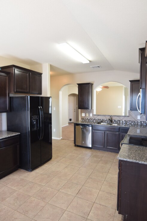 Building Photo - 6500 Clear Brook Dr