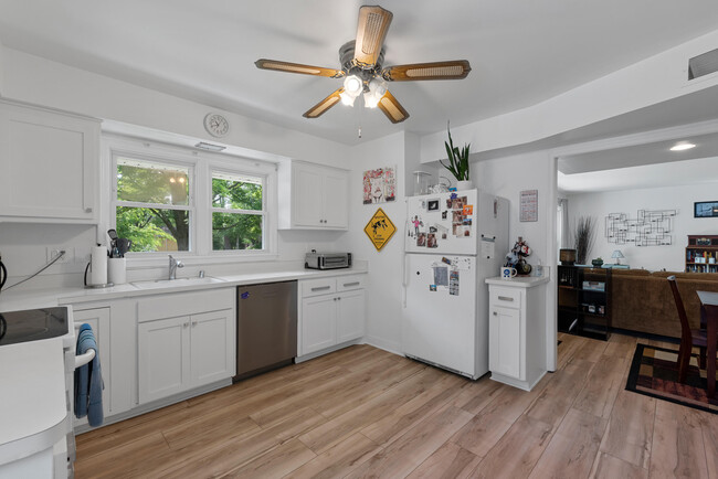 Foto del edificio - 8317 N Poplar Dr