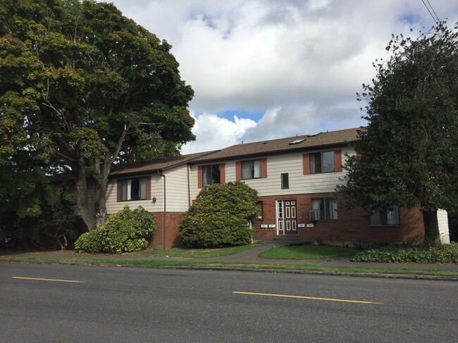Building Photo - 5904 SE Milwaukie Ave