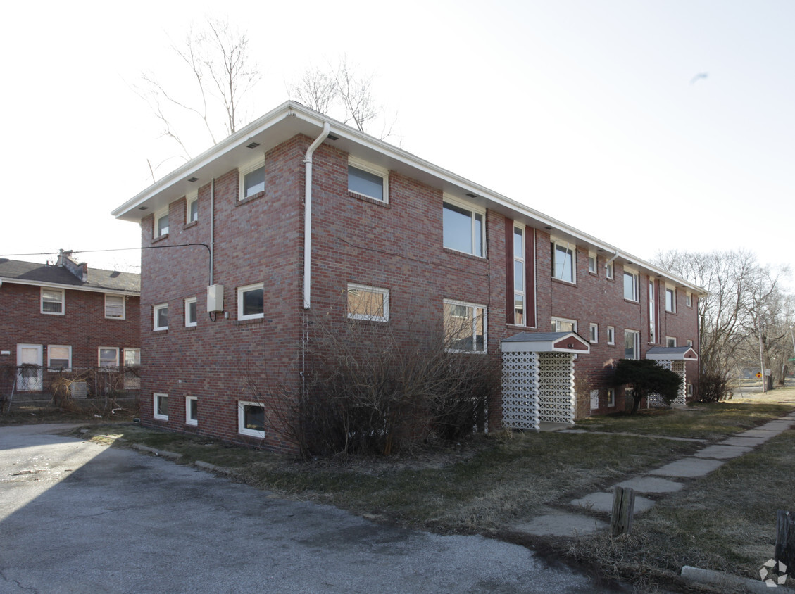 Primary Photo - Silverado Apartments