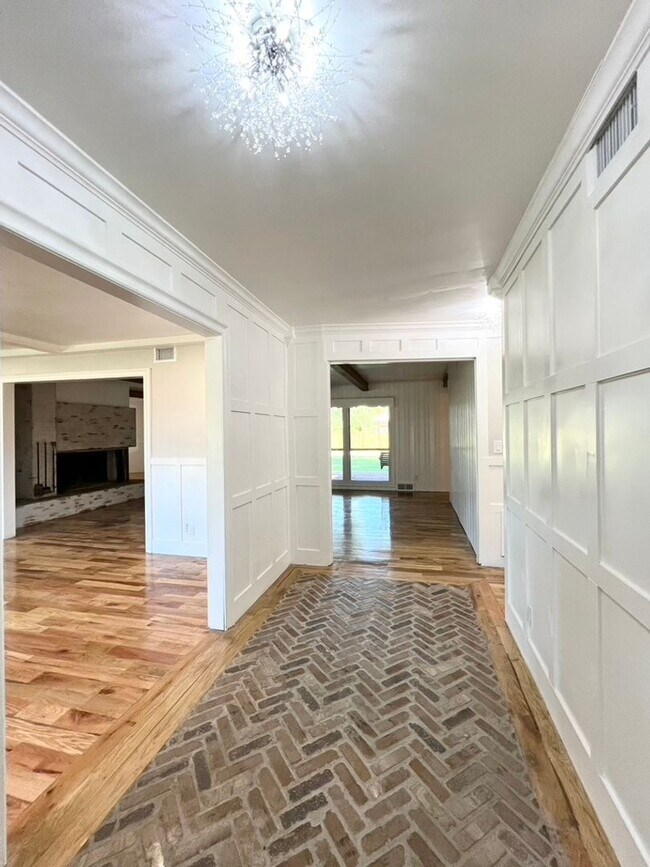 Foto del edificio - Newly Remodeled 4 bed 3 bath