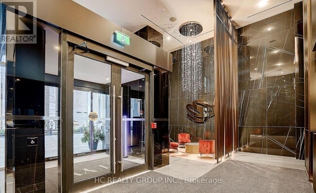 Photo du bâtiment - 11 Yorkville Ave