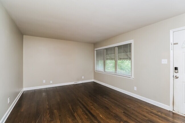 Building Photo - 3924 Broadview Dr