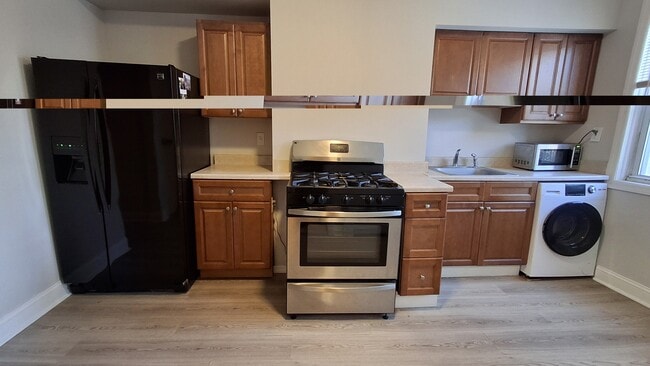 Kitchen - 404 Madison St