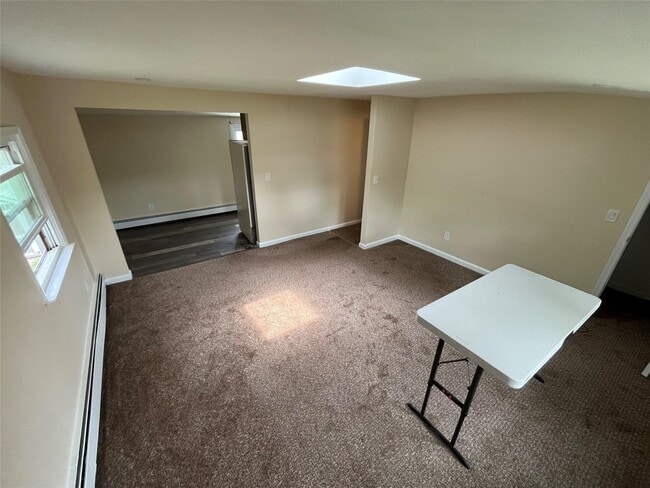 Building Photo - 615 Floral Pl