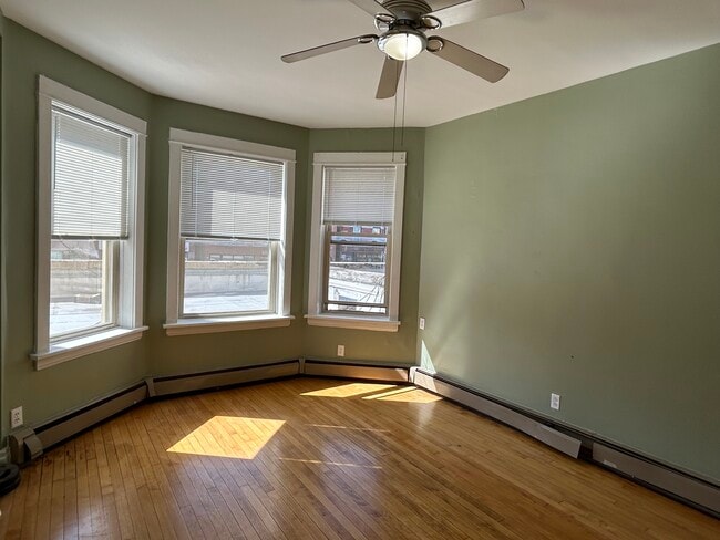 Building Photo - 2749 N Ashland Ave