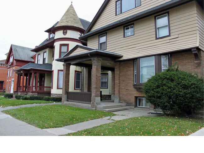 Building Photo - 223 Alexander St